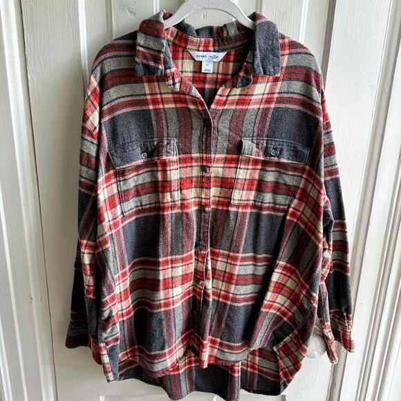 Old Navy Oversized Plaid Flannel Boyfriend Shirt in Burgundy Heather - Picture 2 of 7